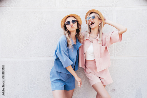Quadro em tela Two young beautiful smiling hipster female in trendy summer clothes