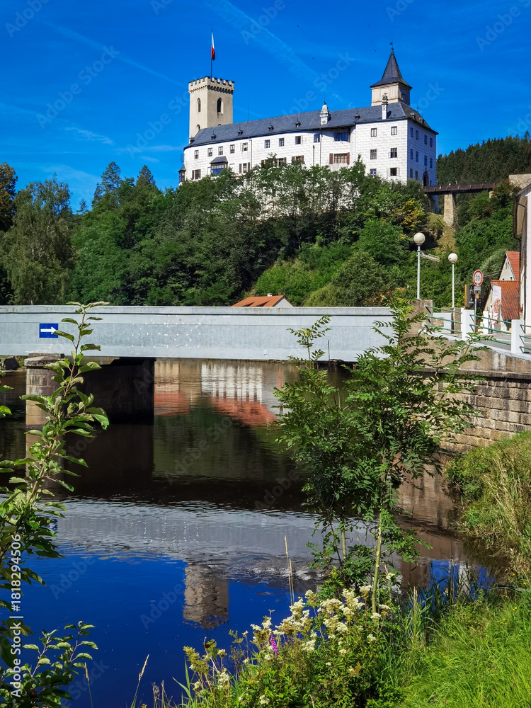 Φωτογραφία view of the castle and town of Rozmberk above the Vltava river