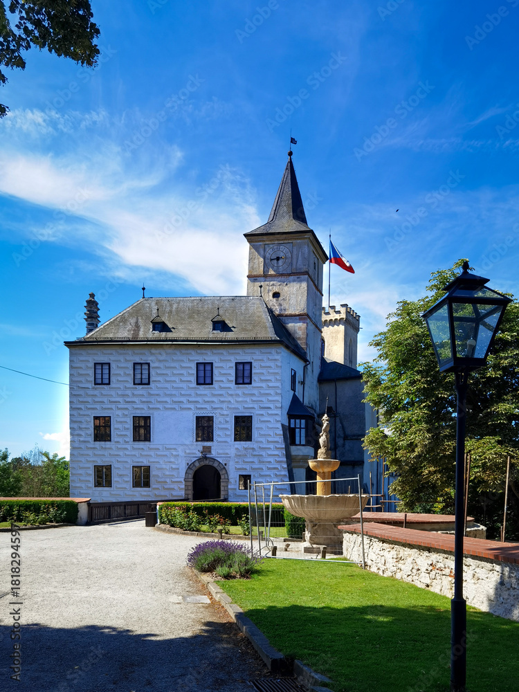 Φωτογραφία view of the castle and town of Rozmberk above the Vltava river