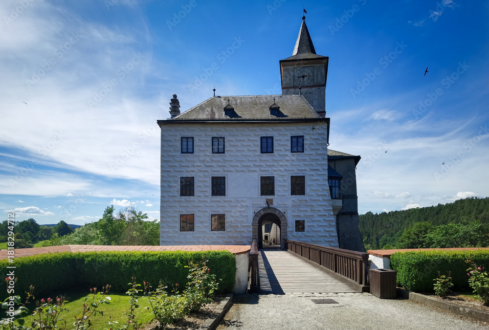 Φωτογραφία view of the castle and town of Rozmberk above the Vltava river