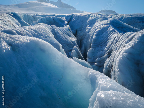 Quadro su tela Glacial Majesty: Capturing the raw power and beauty of a vast glacier, the image reveals intricate ice formations and deep crevasses carved by centuries of icy movement