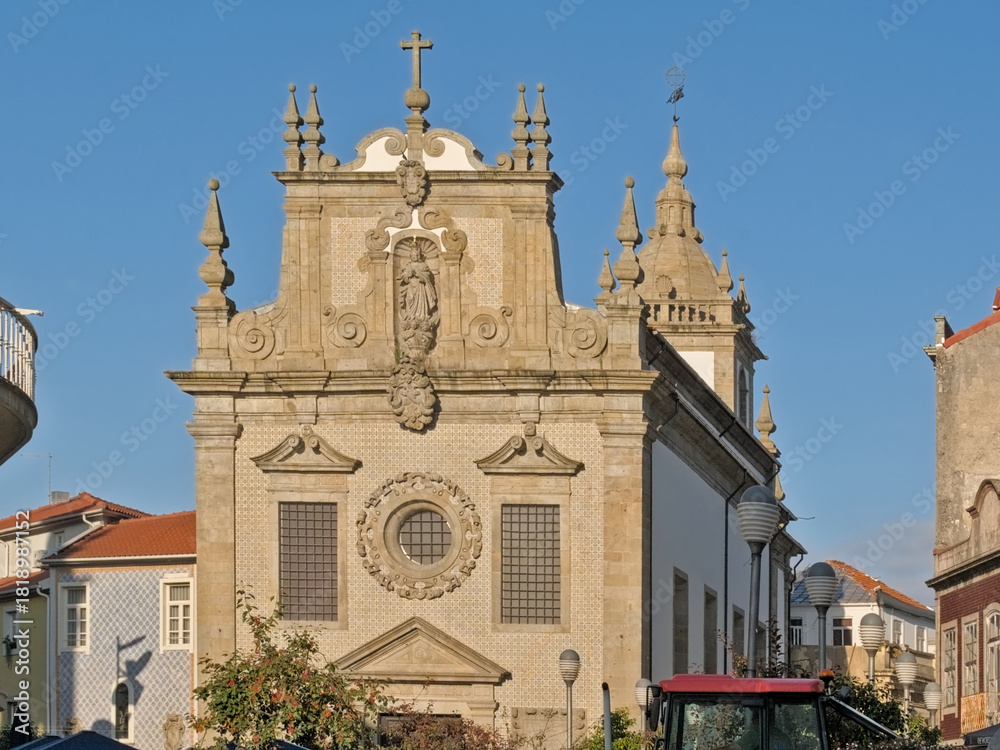 Obraz premium Church of the third order of Saint Fransis on a sunny day with cler blue sky, Braga, Portugal 