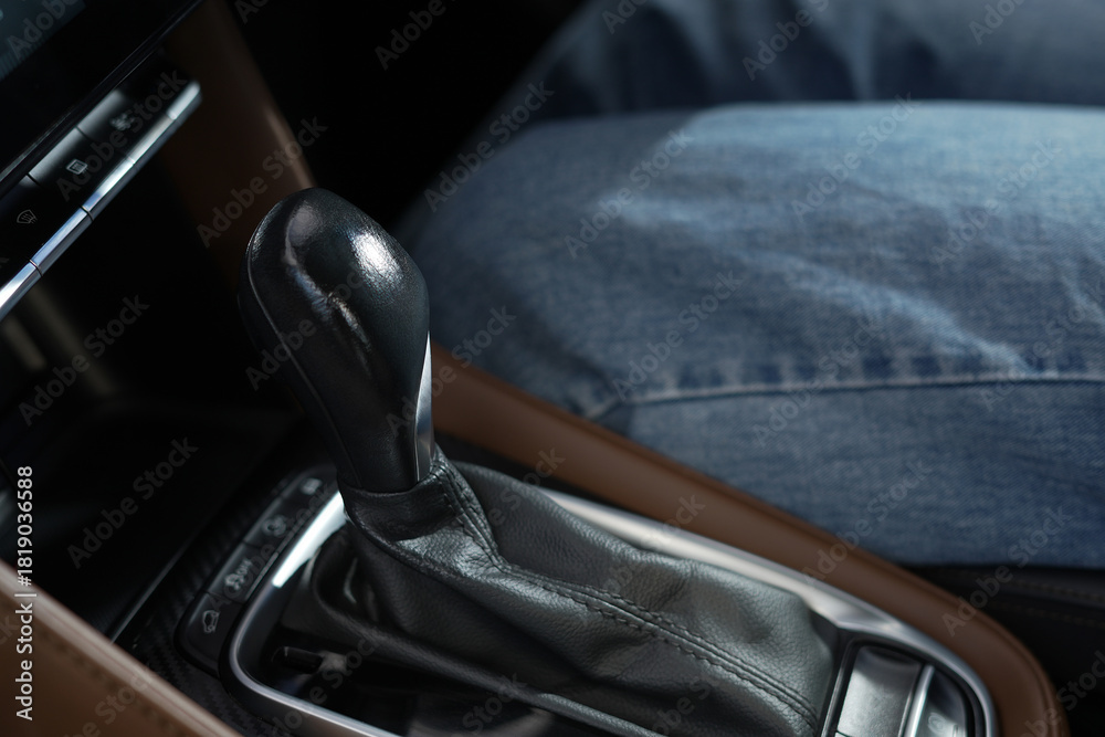 Obraz premium Car gears are available in both manual and automatic, depending on the driver's needs.