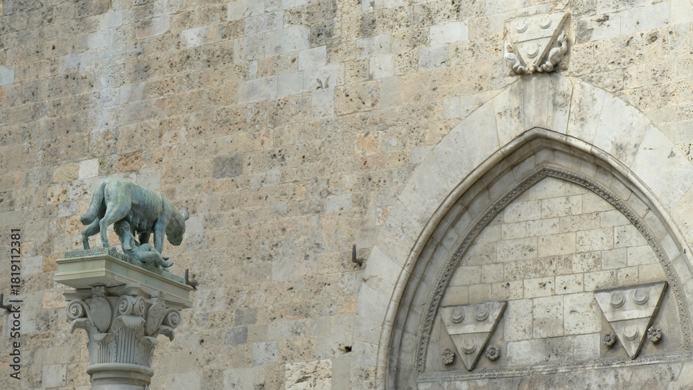 Obraz premium Il monumento alla Lupa senese a Siena, Toscana, Italia.