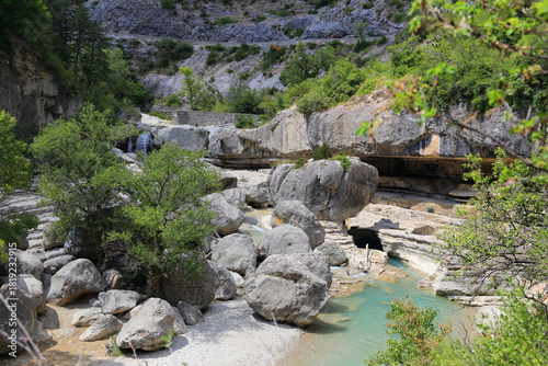 Vue sur les gorges de la Méouge dans les hautes alpes