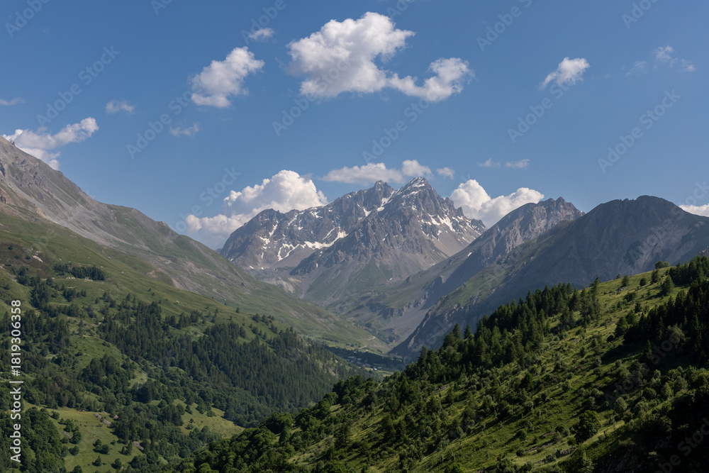 Fototapeta premium Mountain view in the Arves massif, French Alps