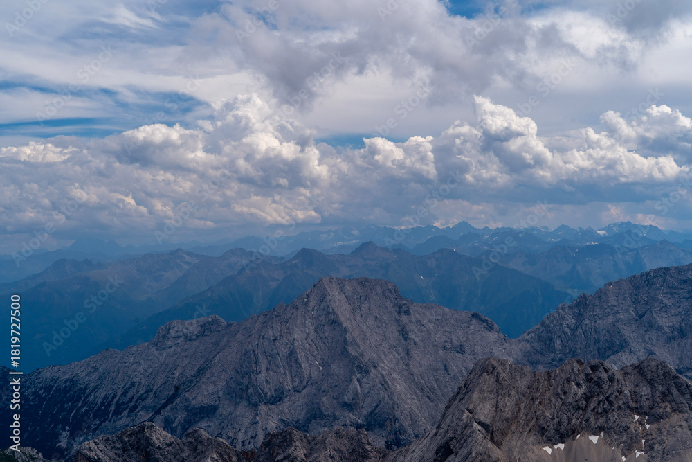 Obraz premium Dramatic Clouds Over the Wetterstein Mountains, Bavarian Alps