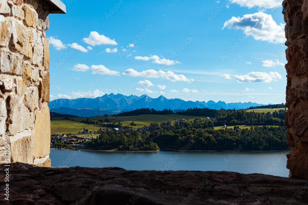 Fototapeta premium Widok na Tatry z Zamku w Czorsztynie