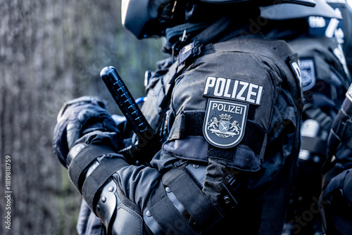 Valokuva A german police officer is waiting in his riot body protection on a demonstration against the corona-laws