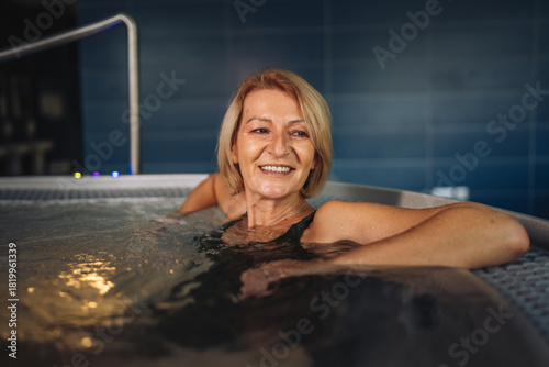 Cuadro en lienzo Senior woman enjoying hydrotherapy in a spa hot tub