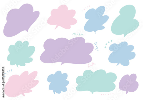 もくもくした形のカラフルなふきだしセット