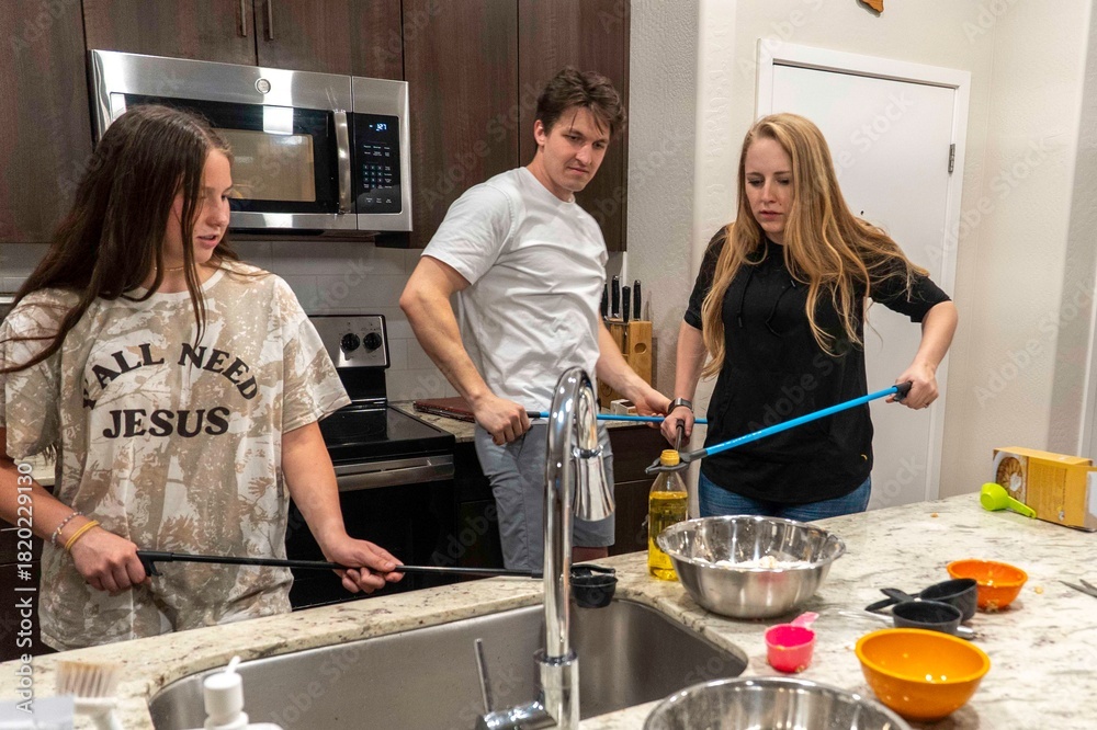 Obraz premium Enjoying Family Cooking Fun Activities in a Modern Kitchen Space