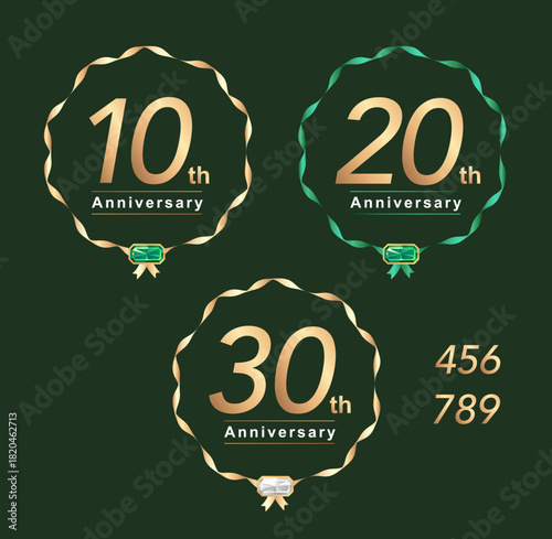10周年・20周年記念！波型リボンと宝石のメダルバッジセット高級感のある金色の豪華アニバーサリーマーク 緑　ダイア　anniversary