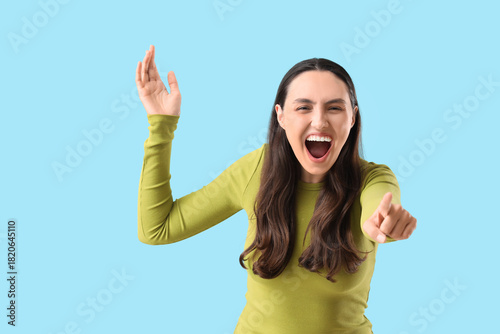 Screaming young woman point...