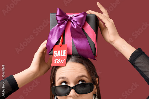 Young woman with gift box o...