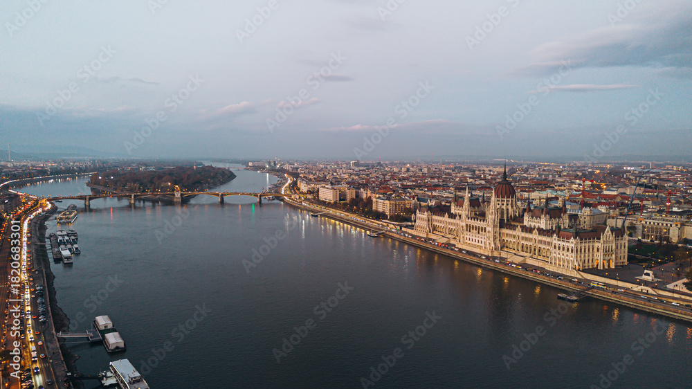 Naklejka premium Budapest cityscape at dusk with the Parliament building and the Danube river.