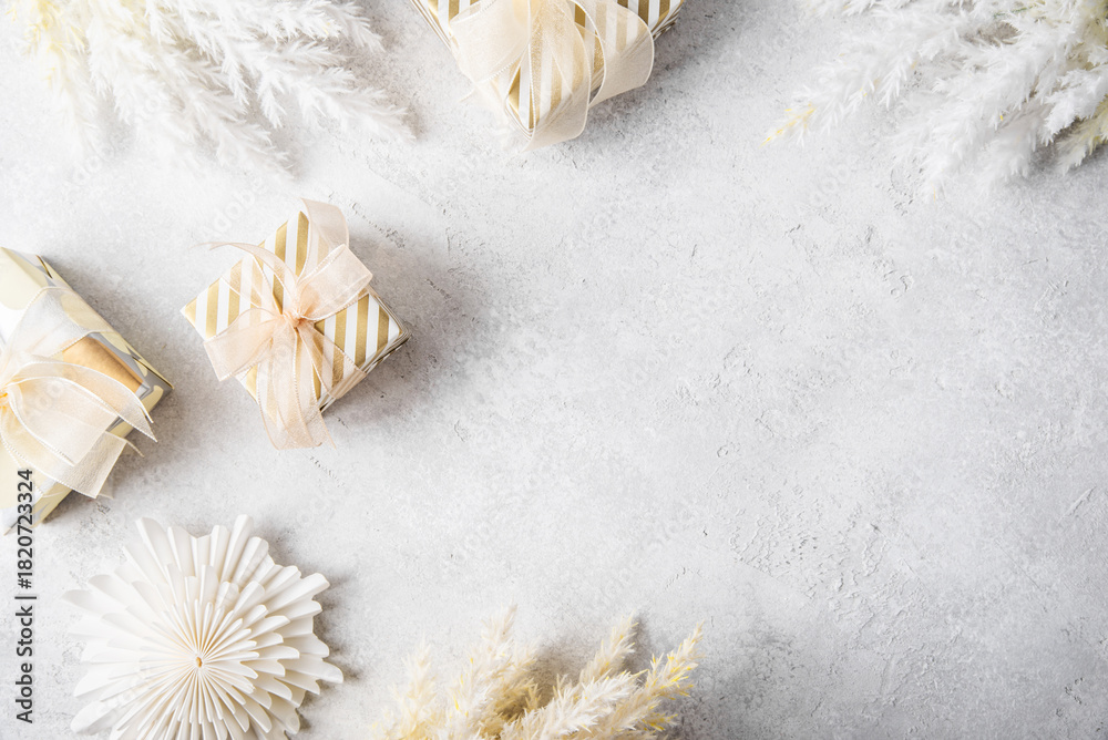 Obraz premium Merry Christmas and Happy Holidays greeting card, frame, banner. New Year. Christmas golden ornaments and gifts, presents on light background. Winter xmas holiday festive theme. Christmas decoration