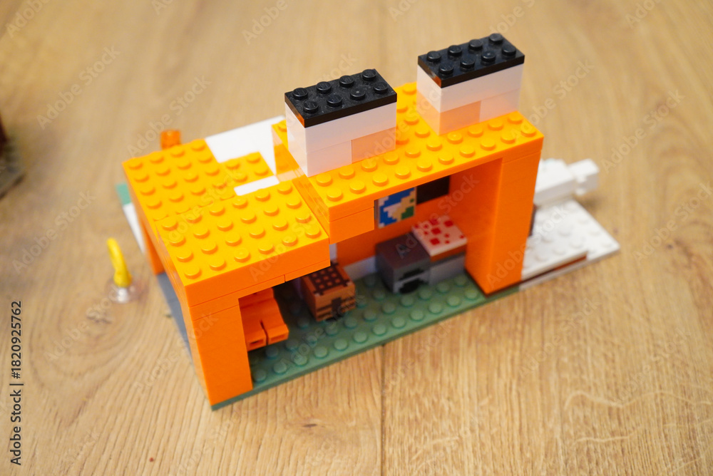 Obraz premium Lego Minecraft Fox House Build on Wooden Surface, Creative Toy Concept