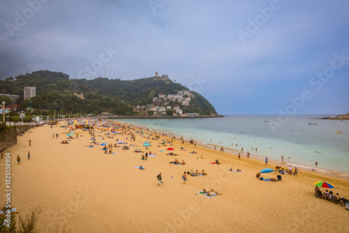 Photos Vue sur la plage de Saint-Sébastien et la Baie de la Concha sur la côte Basque e