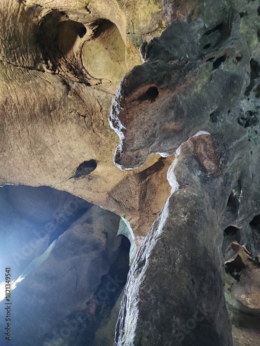  El interior de la Cueva de las Calaveras. Benidoleig. Alicante. España.