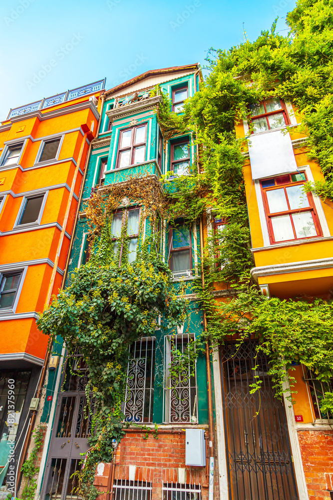 Naklejka premium Colorful houses in the Balat and Fener districts. A popular tourist attraction in Istanbul.