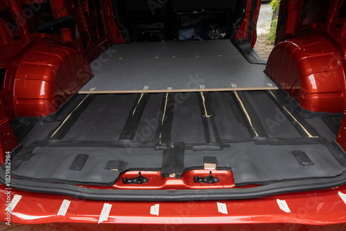 Camperausbau Konstruktion für eine Bodenplatte 