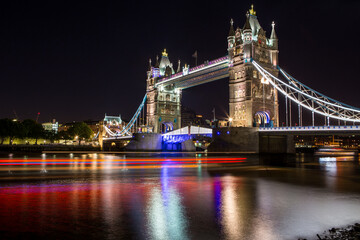 Fotobehang Tower Bridge Tower Bridge Londen in de avond  © Wieslaw