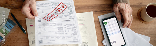 Billede på lærred Senior man analyzing overdue invoices and bills at desk, holding past due notice