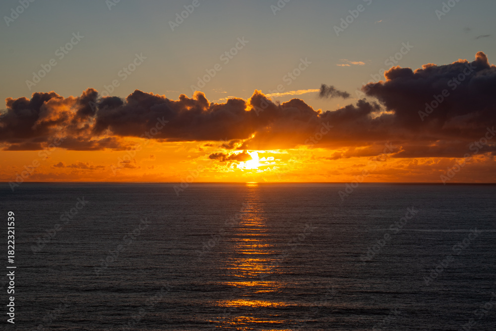 Fototapeta premium sunset over the sea