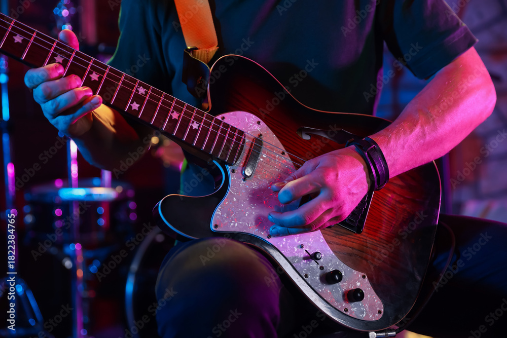 Naklejka premium Man playing electric guitar on stage, closeup