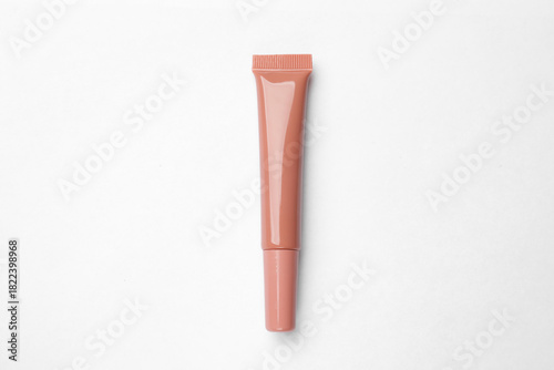 Bild auf Leinwand Beautiful nude lip gloss on white background, top view