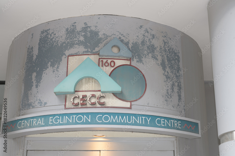 Obraz premium sign outside Yonge Eglinton Community Centre, 160 Eglinton Av E, Toronto