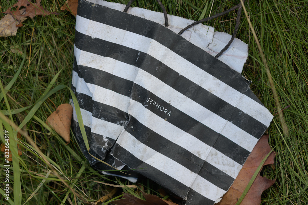 Fototapeta premium grungy, discarded Sephora bag on the ground, Toronto