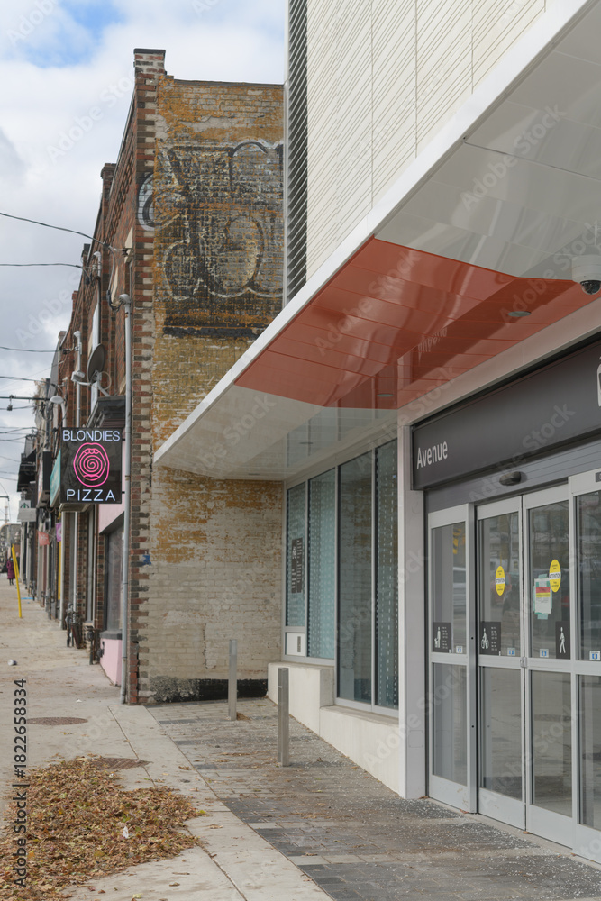 Obraz premium Avenue LRT Station located at 1024 Avenue Rd at Eglinton Av W, Toronto