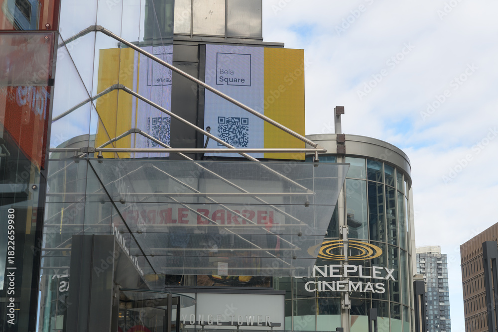 Fototapeta premium exterior of Yonge Eglinton Centre incl Cineplex Cinemas Yonge-Eglinton 2300 Yonge St, Toronto