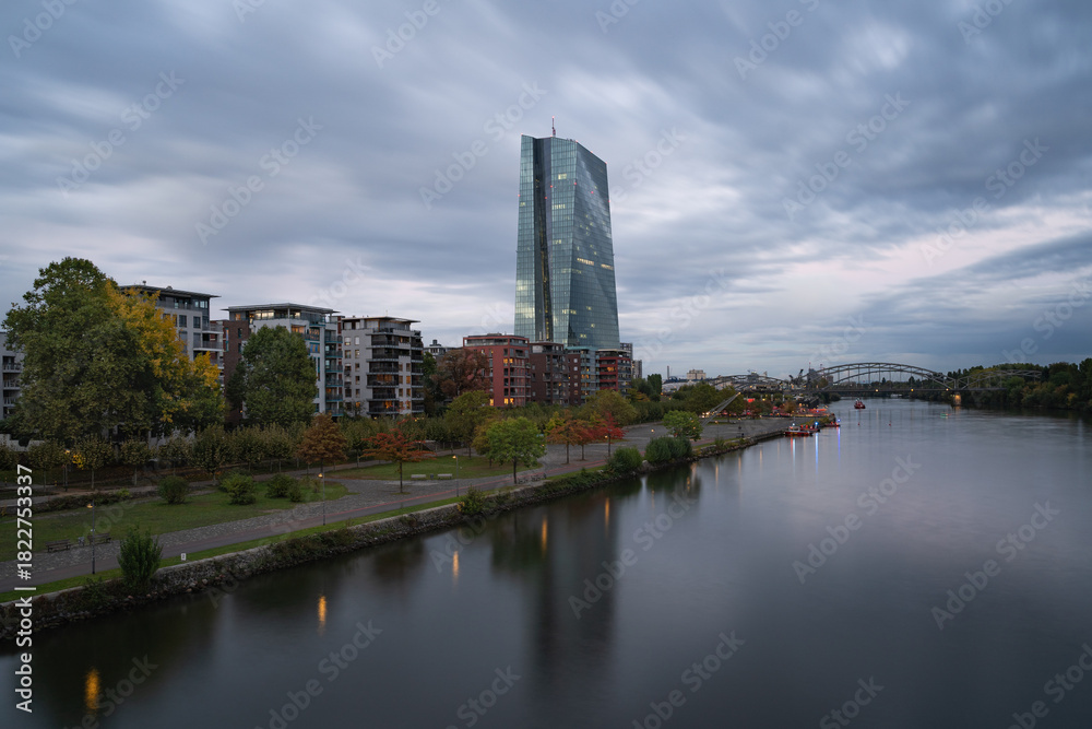 Fototapeta premium Mainufer Frankfurt am Main