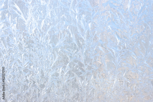 Fotografia The light reflection of icy frost crystals is captured in this PNG