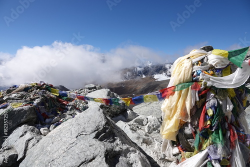 Obraz na plátne Prayer Flags at the Top of Cho La Pass, Nepal