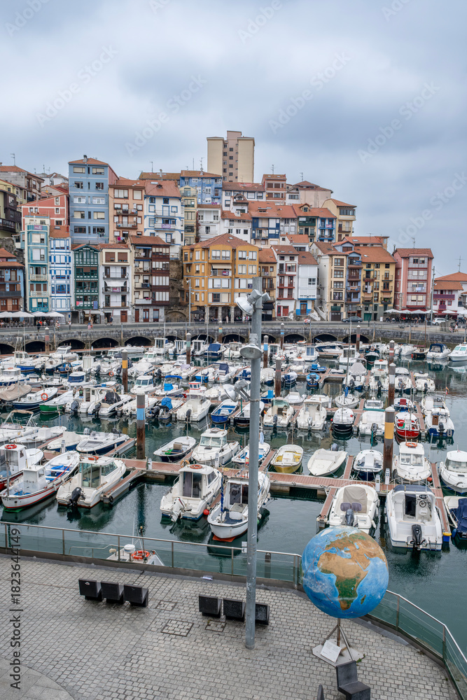 Fototapeta premium Marina and Colorful Houses Cityscape of Bermeo, Vizcaya
