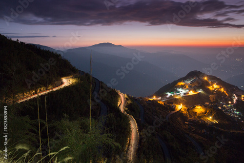 Принти на полотні Winding Zuluk Zig Zag Road with Light Trails at Dusk in East Sikkim, India
A bre