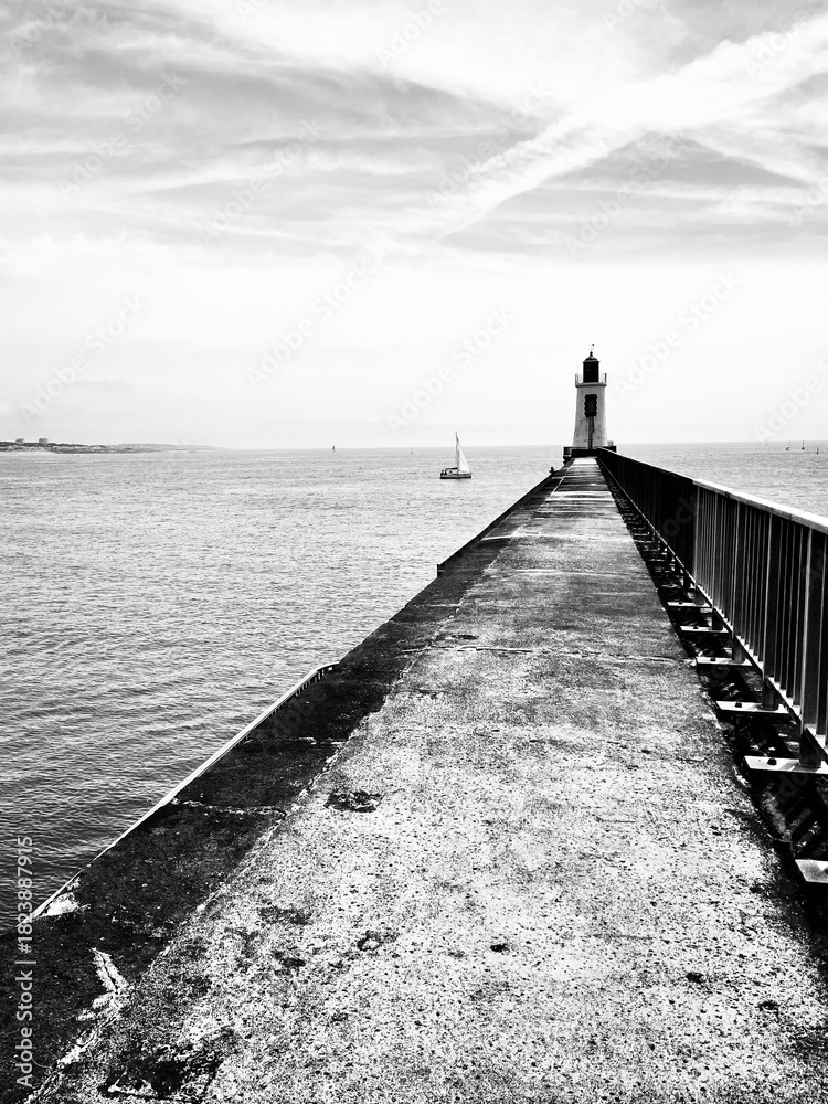 Fototapeta premium pier on the beach