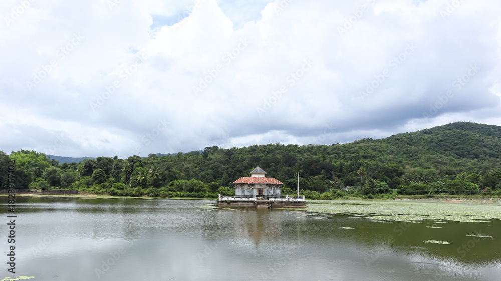 Obraz premium India, Karnataka, Udupi, View of Varanga Lake Jain Temple With Dramativ Clouds, the 14th Century Jain Temple Located in Centre of Lake.