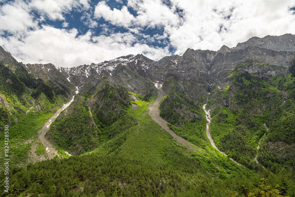 Fototapeta premium Scenery along National Highway 318 to Tibet