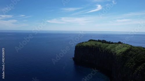 한국에 있는 울릉도 주변 섬 관음도 풍경