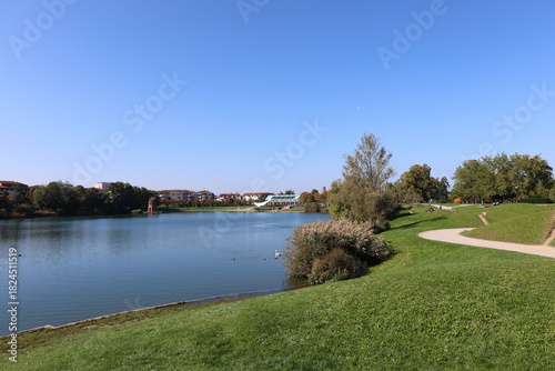 Das Flückiger See in Freiburg im Breisgau im Herbst