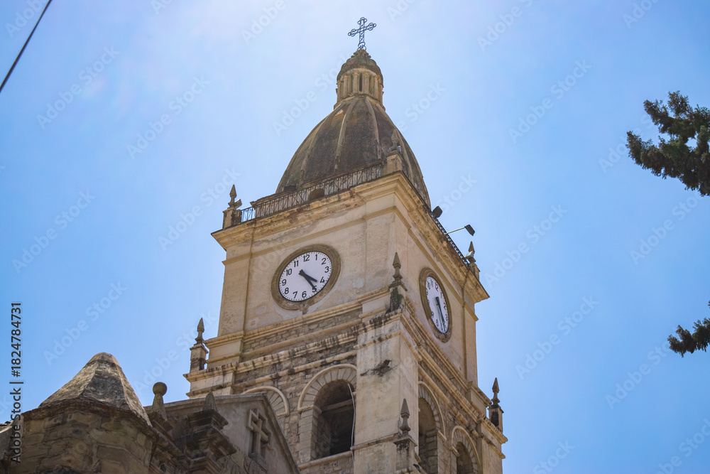 Obraz premium Cochabamba church clock tower against clear sky