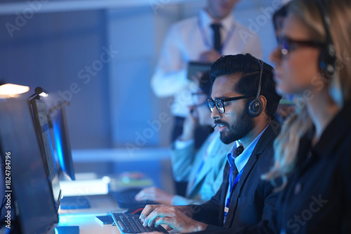 Slika na platnu Command center lead focused intense monitoring critical systems late night heads