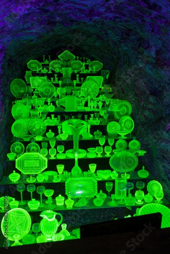 Naczynia w kopalni Uranu świecące w ultrafiolecie 2025