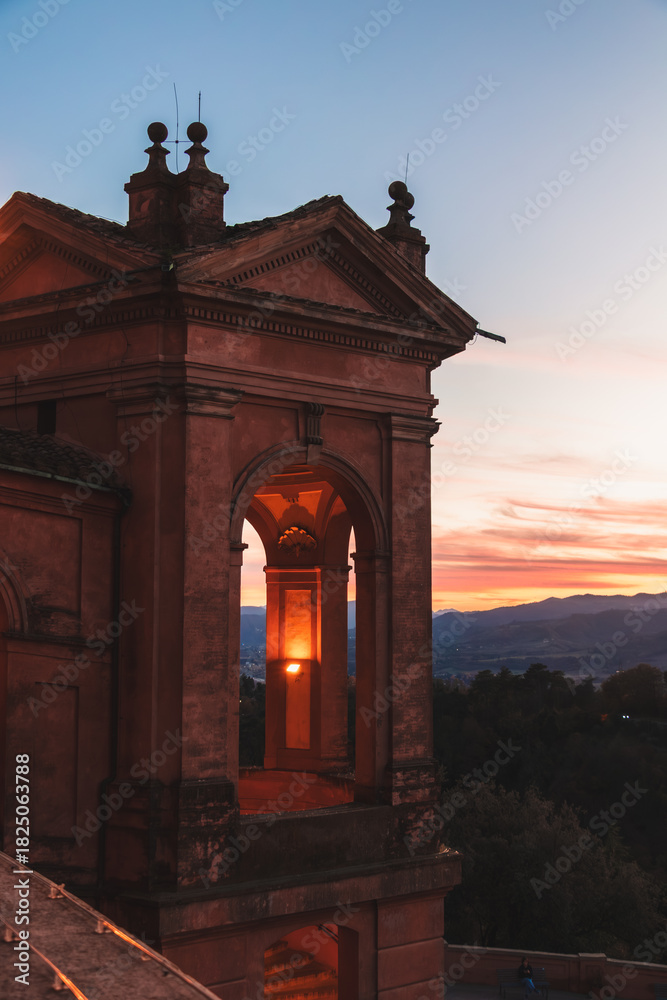 Fototapeta premium Santuario de San Luca al atardecer