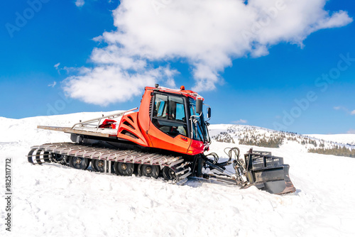 Εκτύπωση καμβά Snowcat ratrack with snowplow,snow grooming machine,remover truck preparing ski slope,piste,hill at alpine skiing winter resort